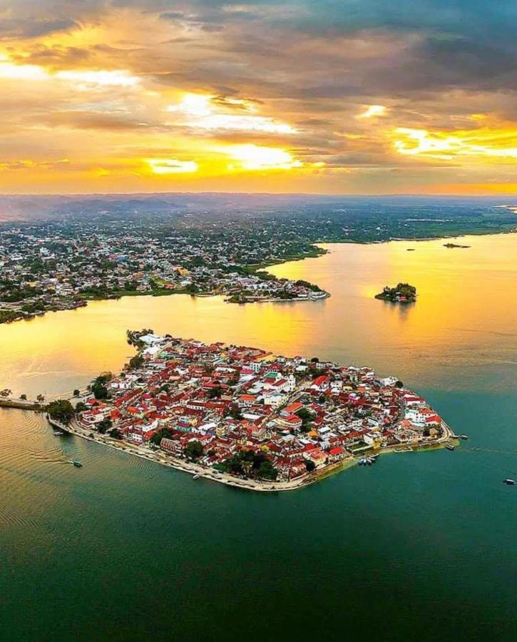 Hostal Inn 1 Flores Dış mekan fotoğraf