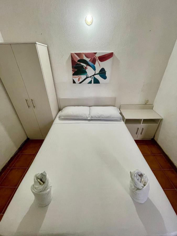 Hostal Inn 1 Flores Dış mekan fotoğraf
